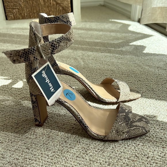NWT Vince Camuto Heels 7.5 - Picture 6 of 10